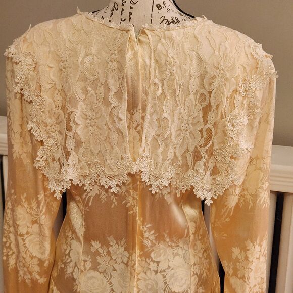 Vintage Cream Satin Jacquard Dress with Lace Neckline – 1980s Bridal or Formal - Picture 4 of 16